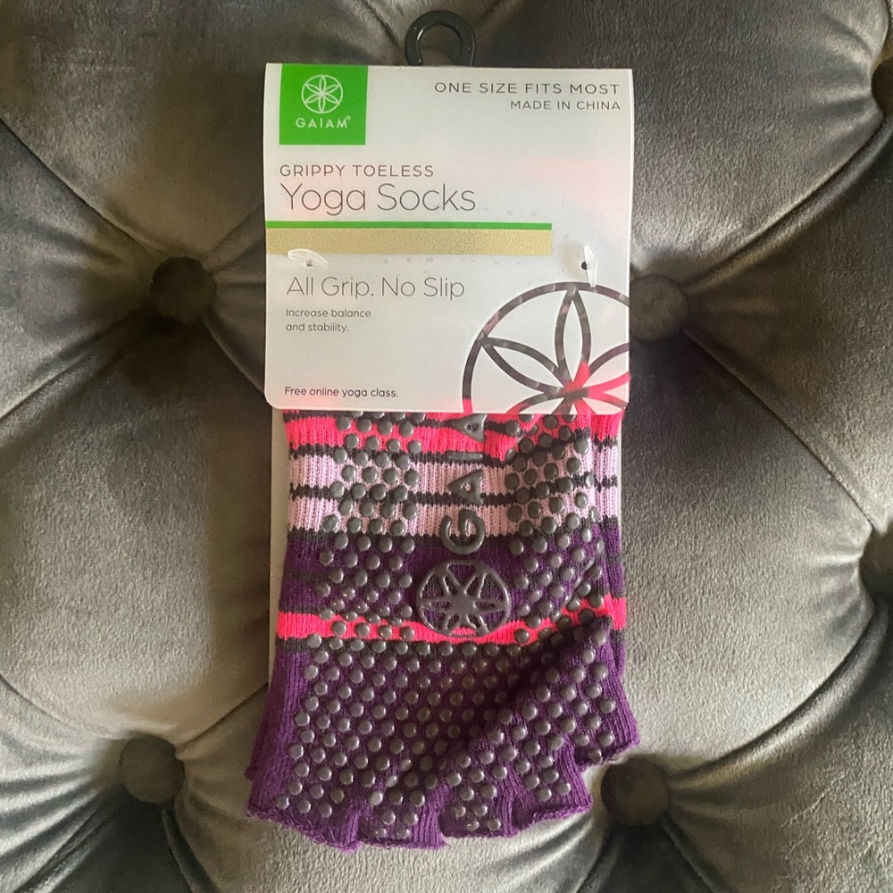 Nwt. Gaiam brand. Grippy toeless yoga socks